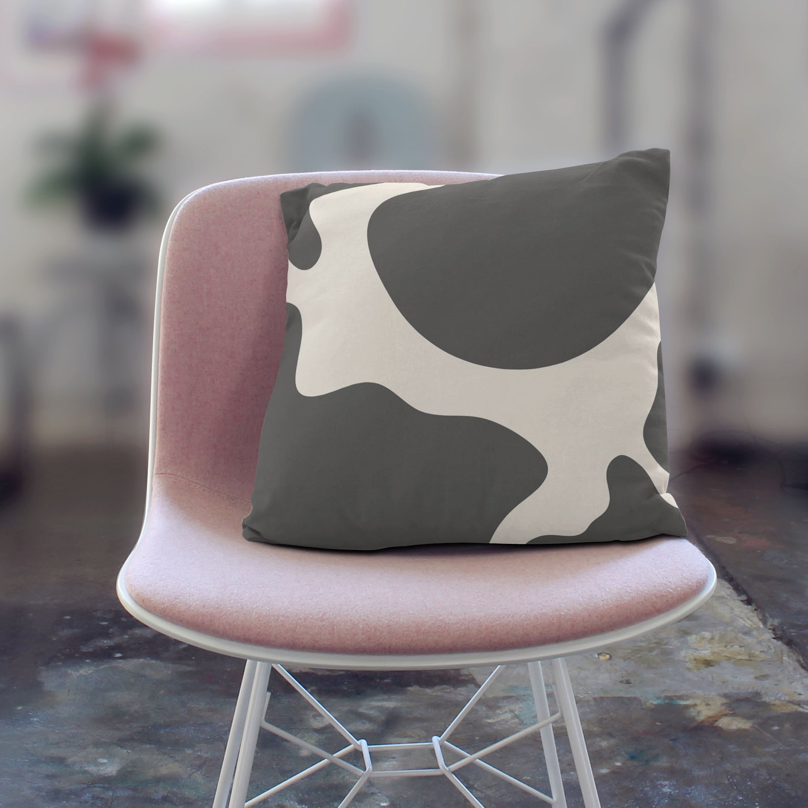 Giraffe big print cushion cover - Image 2