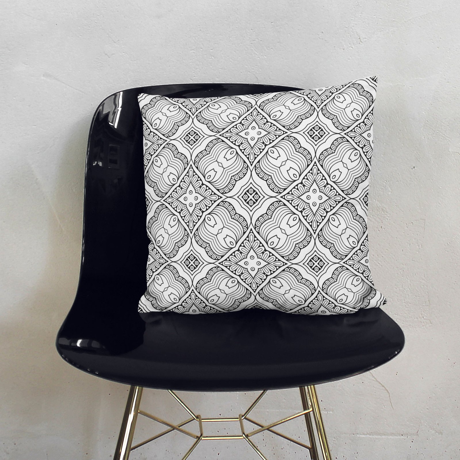 Black and white seamless pattern cushion cover - Image 2